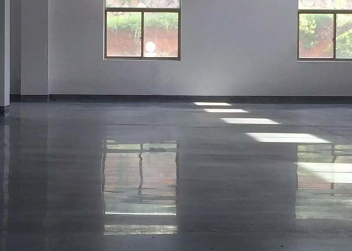 金剛砂基面固化耐磨地坪